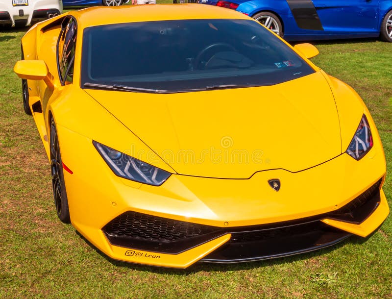 Питтсбург, Пенсильвания, 7/21/2019 США Питтсбург винтажного Gran Prix, желтого Lamborghini на дисплее стоковые фотографии rf Питтсбург, Пенсильвания, 7/21/2019 США Питтсбург винтажного Gran Prix, желтого Lamborghini на дисплее стоковые фотографии rf