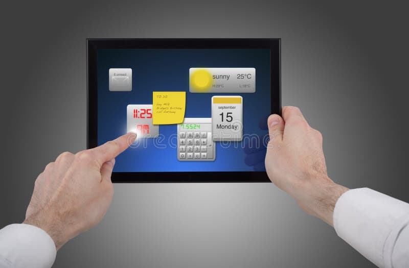 ПК удерживания руки мыжской программирует touchpad используя стоковое изображение