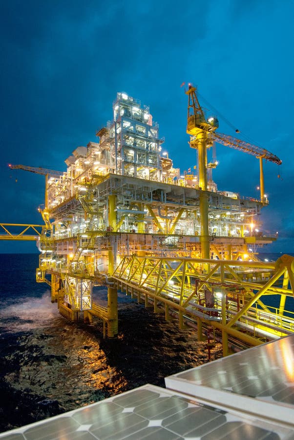 Платформы переноса нефти и газ стоковая фотография Платформы переноса нефти и газ стоковая фотография