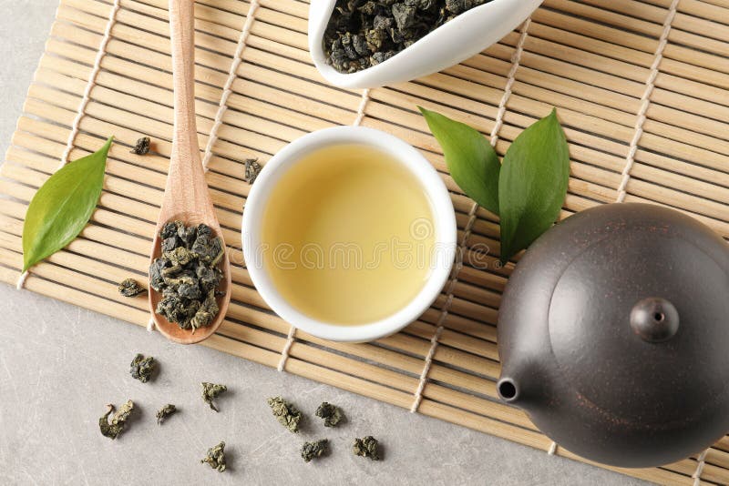 Плоский положенный состав с чайником и чашкой oolong Guan Yin связи стоковые фотографии rf