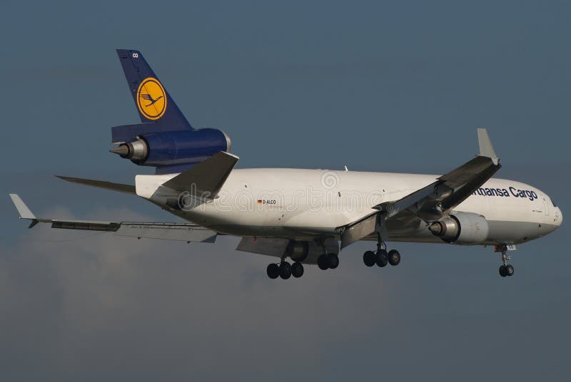 плоскость lufthansa груза стоковые изображения плоскость lufthansa груза стоковые изображения