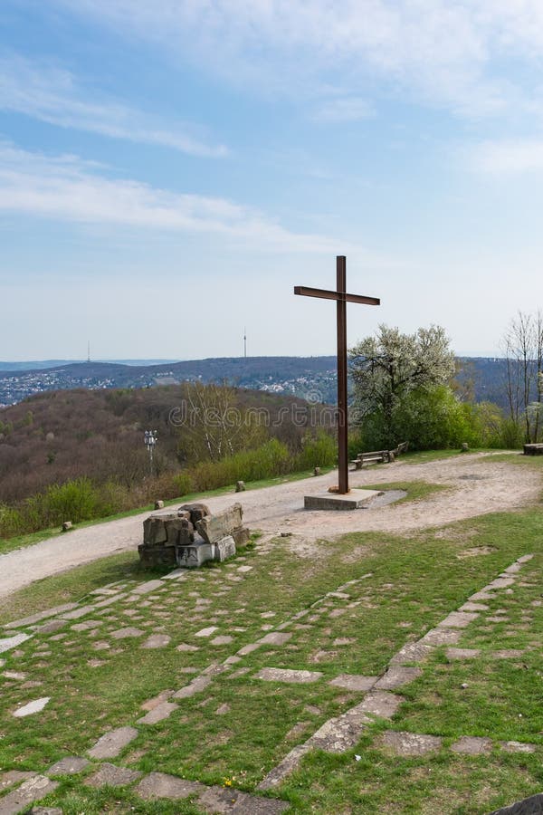 Положение памятника парка Birkenkopf Штутгарта обозревает взгляд Panora стоковая фотография rf Положение памятника парка Birkenkopf Штутгарта обозревает взгляд Panora стоковая фотография rf