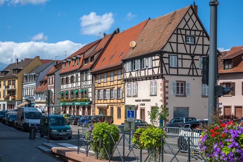 Полу-timbered дома в историческом центре Selestat в Эльзасе стоковые изображения rf Полу-timbered дома в историческом центре Selestat в Эльзасе стоковые изображения rf