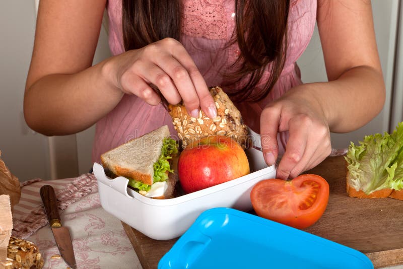 подготовлять lunchbox стоковое фото rf подготовлять lunchbox стоковое фото rf