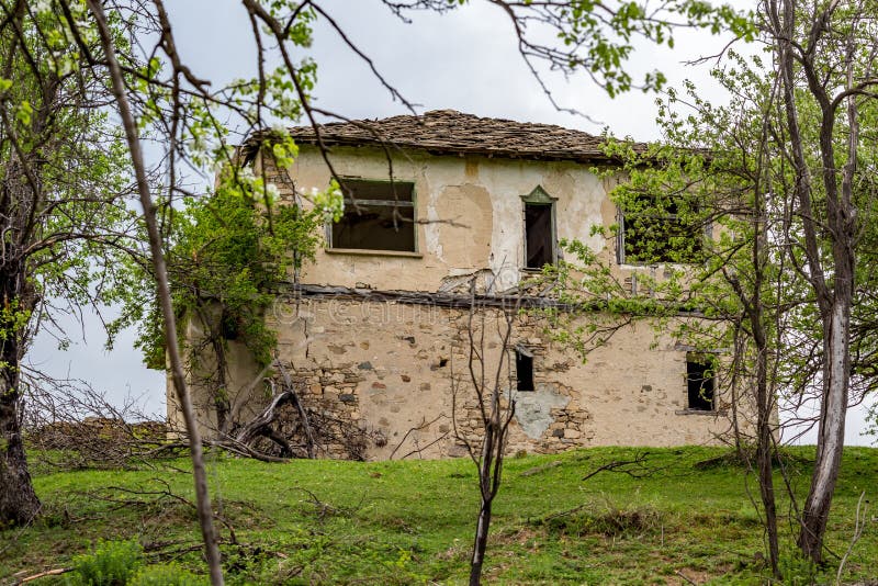 Покинутый каменный дом, Болгария, гора Rhodope стоковые фото Покинутый каменный дом, Болгария, гора Rhodope стоковые фото