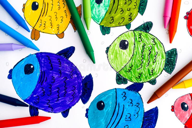 покрашенные рыбы Чертеж руки ребенка с покрашенными crayons стоковое фото покрашенные рыбы Чертеж руки ребенка с покрашенными crayons стоковое фото