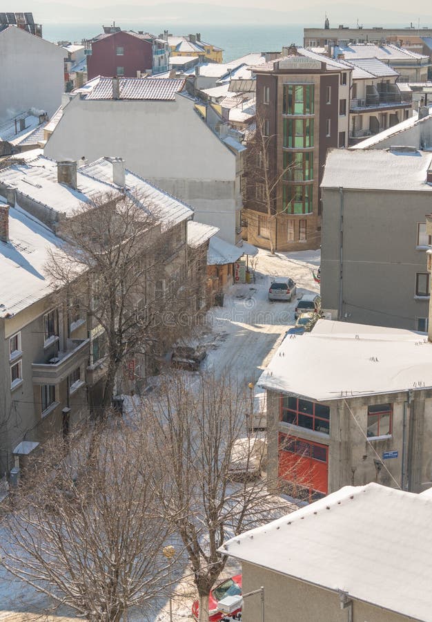 покрытое Снег Pomorie - городок на побережье Чёрного моря в Болгарии стоковое изображение