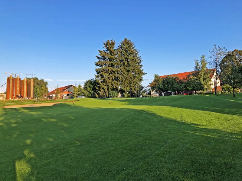 Поле для гольфа Breitenloo или Golfplatz Breitenloo, Oberwil bei Nurensdorf стоковые фотографии rf Поле для гольфа Breitenloo или Golfplatz Breitenloo, Oberwil bei Nurensdorf стоковые фотографии rf