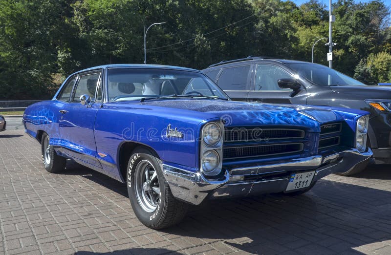 Понтиак Каталина 1966 года одна из четырех полноразмерных моделей марки Pontiac стоковые фотографии rf