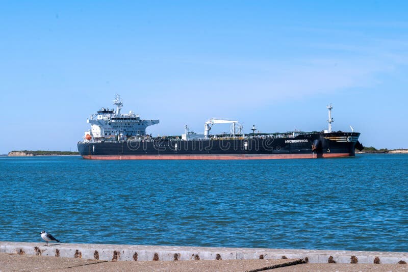 ПОРТ АРАНСАС, TX - 1 ФЕБ 2020: АРГИРОНИССО, корабль 'Crude Oil Tanker' стоковые фотографии rf ПОРТ АРАНСАС, TX - 1 ФЕБ 2020: АРГИРОНИССО, корабль 'Crude Oil Tanker' стоковые фотографии rf