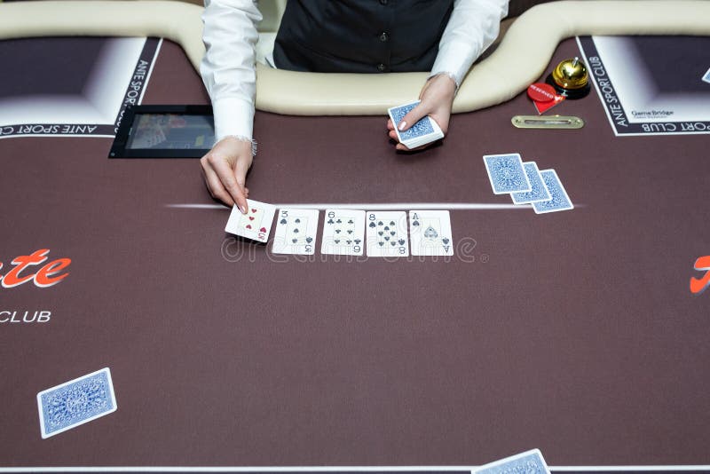 В казино раздает карты drp казино самп