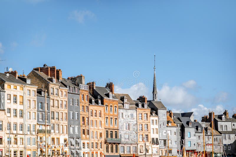 Портовый район в городке Honfleur, Франции стоковая фотография rf Портовый район в городке Honfleur, Франции стоковая фотография rf