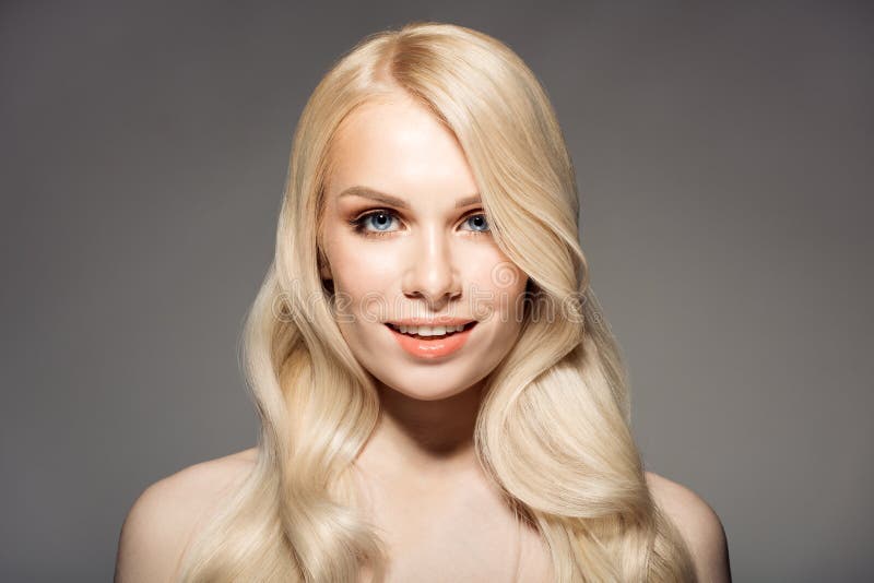 Blonde frauen mit langen haaren