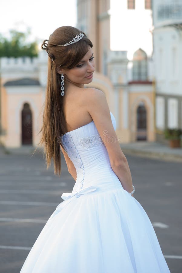 Портрет улицы bridal стоковые изображения rf Портрет улицы bridal стоковые изображения rf