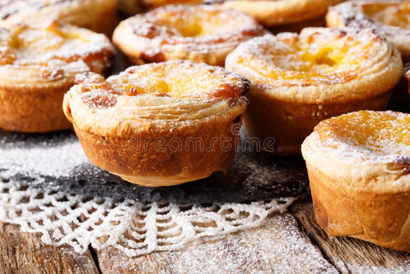 Португальский очень вкусный пастельный крупный план de nata горизонтально стоковое фото Португальский очень вкусный пастельный крупный план de nata горизонтально стоковое фото
