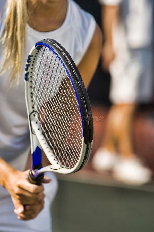 Поток игрока в парном теннисе ждать стоковые фотографии rf
