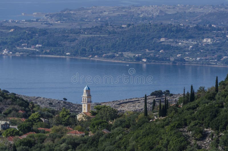 Православная церков церковь и залив Argostoli стоковое изображение Православная церков церковь и залив Argostoli стоковое изображение