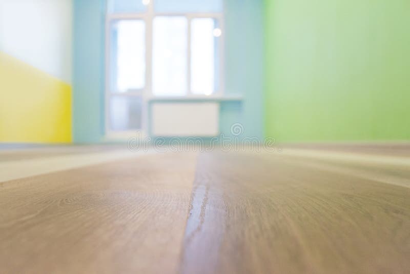 Предпосылка с стенами цвета, малая глубина пустой комнаты детей внутренняя фокуса