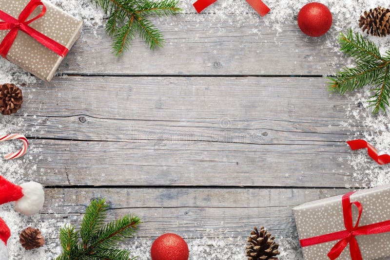 Предпосылка Xmas рождества с космосом экземпляра для текста Ель рождества разветвляет, giftse, леденец на палочке, шляпа Санты, p стоковые изображения rf