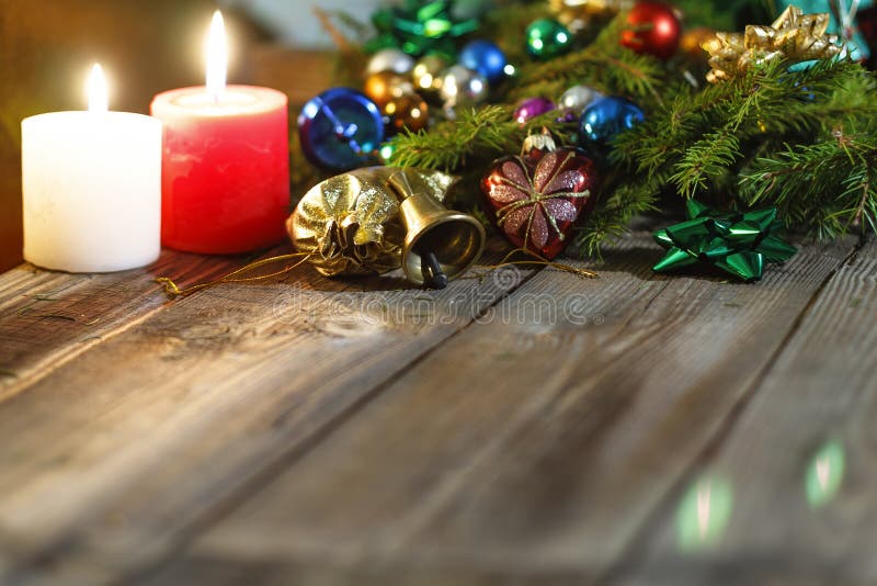 Предпосылка рождества, ель, подарки, свечи, подарки bokeh праздничное света bokeh нерезкости enhaced рождеством Яркий блеск золот стоковые изображения rf Предпосылка рождества, ель, подарки, свечи, подарки bokeh праздничное света bokeh нерезкости enhaced рождеством Яркий блеск золот стоковые изображения rf
