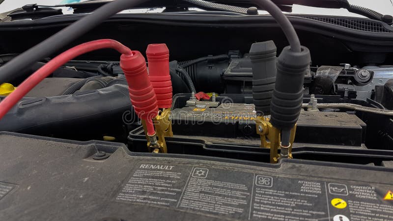 Предпосылка шнуров автомобильного аккумулятора поручая стоковые фотографии rf Предпосылка шнуров автомобильного аккумулятора поручая стоковые фотографии rf