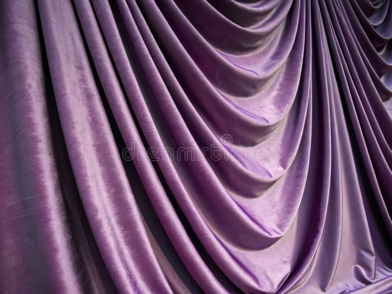 Приключение Pillow Fort уютная гостиная мягкая ткань крытый шкаф элегантные бархатные шторы иллюстрация штока