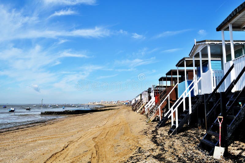 прилив southend хат essex пляжа низкий стоковая фотография rf прилив southend хат essex пляжа низкий стоковая фотография rf