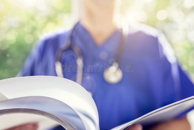 Примечания чтения доктора терпеливые или медицинская диаграмма стоковое изображение Примечания чтения доктора терпеливые или медицинская диаграмма стоковое изображение