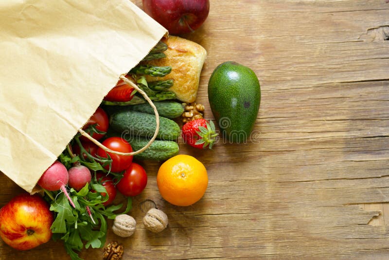 Продукты пакета покупок органические стоковые изображения rf Продукты пакета покупок органические стоковые изображения rf