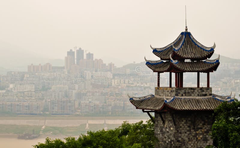 против стародедовского китайского самомоднейшего горизонта pagoda стоковая фотография против стародедовского китайского самомоднейшего горизонта pagoda стоковая фотография