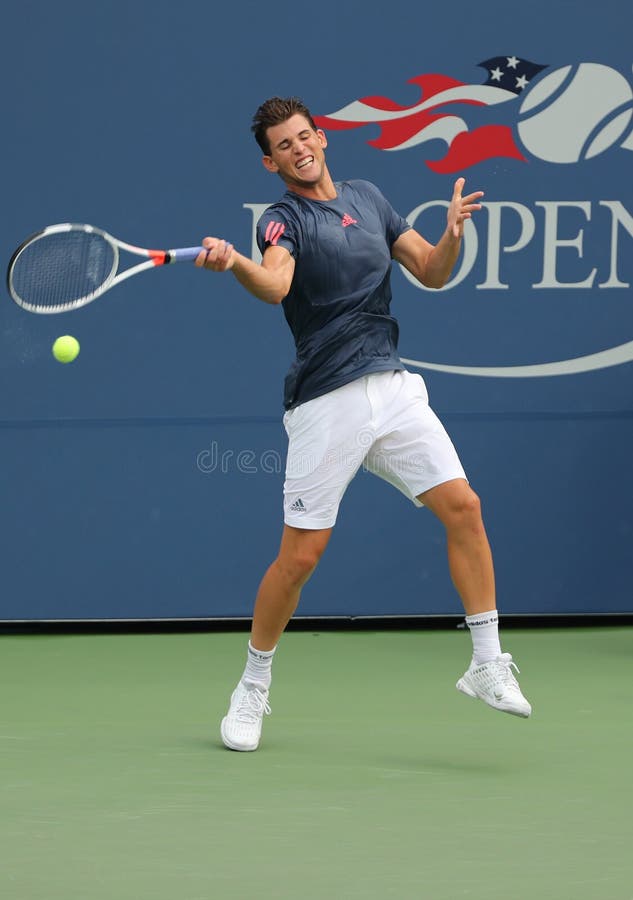 Профессиональный теннисист Dominic Thiem от Австрии в действии во время США раскрывает вторую спичку круга 2016 стоковое изображение Профессиональный теннисист Dominic Thiem от Австрии в действии во время США раскрывает вторую спичку круга 2016 стоковое изображение