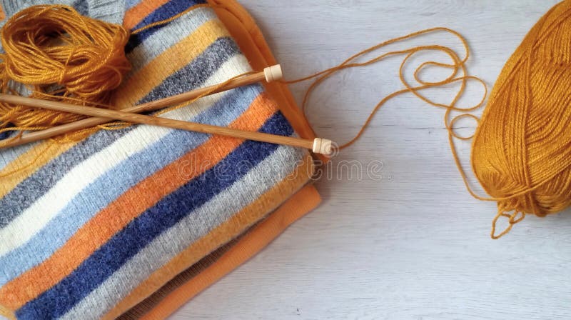 Пряжа для вязать и handmade свитеров стоковое фото Пряжа для вязать и handmade свитеров стоковое фото