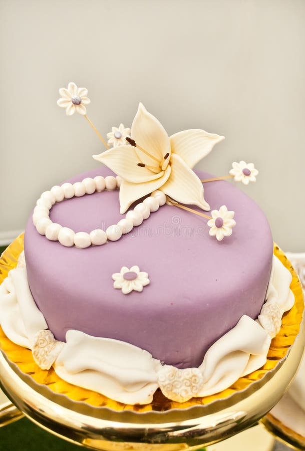 пурпур лилии цветка торта