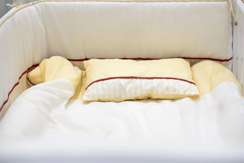 Пустые шпаргалка младенца или matress или кровать стоковые изображения Пустые шпаргалка младенца или matress или кровать стоковые изображения