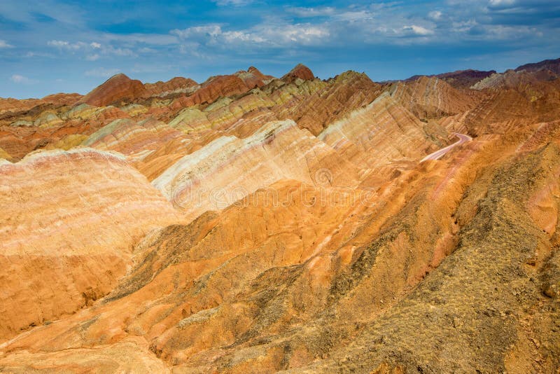 Пятно DanXi естественной красочной почвы горы радуги ZhangYe сценарное стоковые фотографии rf Пятно DanXi естественной красочной почвы горы радуги ZhangYe сценарное стоковые фотографии rf