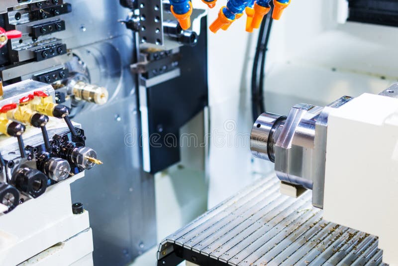 Рабочая зона промышленной филировальной машины CNC стоковая фотография rf Рабочая зона промышленной филировальной машины CNC стоковая фотография rf