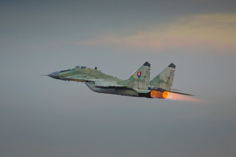 РАДОМ, ПОЛЬША - 23-ЬЕ АВГУСТА: Slovakian запев военновоздушной силы MiG-29 смещает стоковое изображение РАДОМ, ПОЛЬША - 23-ЬЕ АВГУСТА: Slovakian запев военновоздушной силы MiG-29 смещает стоковое изображение