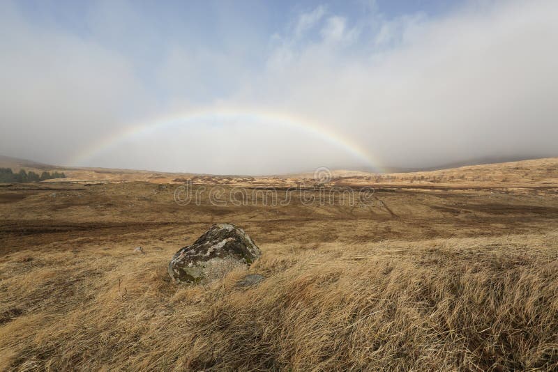 Радуга над Rannoch причаливает, Шотландия, Великобритания стоковая фотография Радуга над Rannoch причаливает, Шотландия, Великобритания стоковая фотография