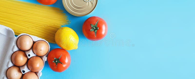 Различные продукты питания, содержащие полезные продукты, на синем фоне Верхнее представление фруктовый, овощной, яичный и продук стоковая фотография rf Различные продукты питания, содержащие полезные продукты, на синем фоне Верхнее представление фруктовый, овощной, яичный и продук стоковая фотография rf