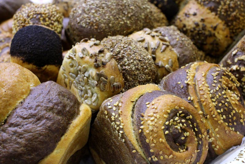 Разные виды очень вкусных продуктов пекарни от муки самой высокой стоковые изображения Разные виды очень вкусных продуктов пекарни от муки самой высокой стоковые изображения