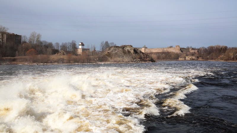 Разрядка воды на плане гидроэлектрической энергии Narvskaya