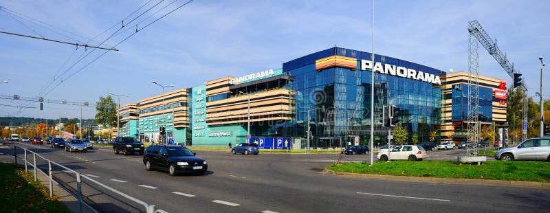 Район Zverynas города Вильнюса и магазин панорамы центризуют стоковое фото Район Zverynas города Вильнюса и магазин панорамы центризуют стоковое фото