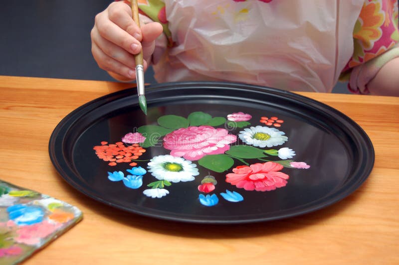 Детские руки рисуют стоковая фотография rf