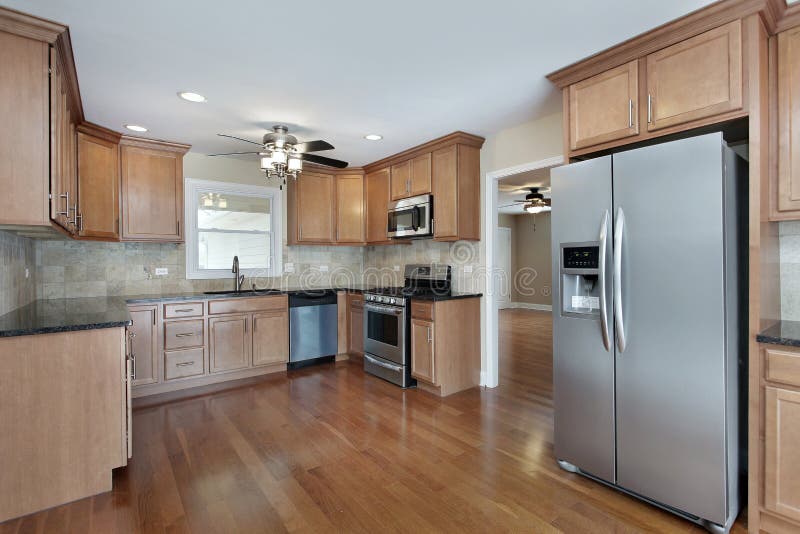 древесина кухни вишни cabinetry стоковые изображения rf древесина кухни вишни cabinetry стоковые изображения rf