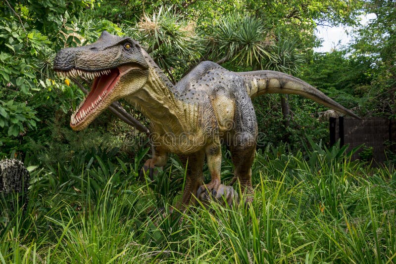 Реветь Baryonyx стоя в высокорослой траве показывает модель в Перте z стоковое изображение Реветь Baryonyx стоя в высокорослой траве показывает модель в Перте z стоковое изображение
