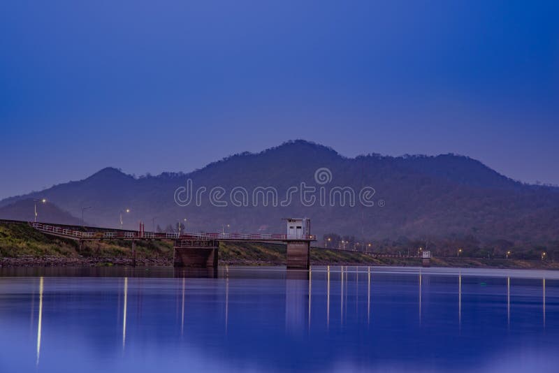 Резервуар Phra челки, провинция Chonburi, Таиланд стоковые фотографии rf Резервуар Phra челки, провинция Chonburi, Таиланд стоковые фотографии rf