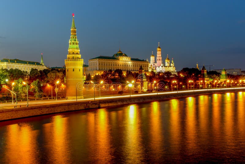 Река Кремля и Москвы вечером в Москве, России стоковые фото Река Кремля и Москвы вечером в Москве, России стоковые фото