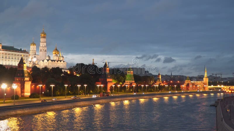 Река Москвы около Кремля на ноче moscow