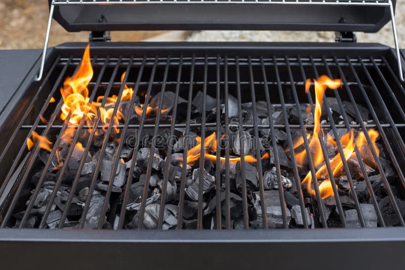 Решетка гриля барбекю BBQ, огонь, уголь стоковое фото Решетка гриля барбекю BBQ, огонь, уголь стоковое фото
