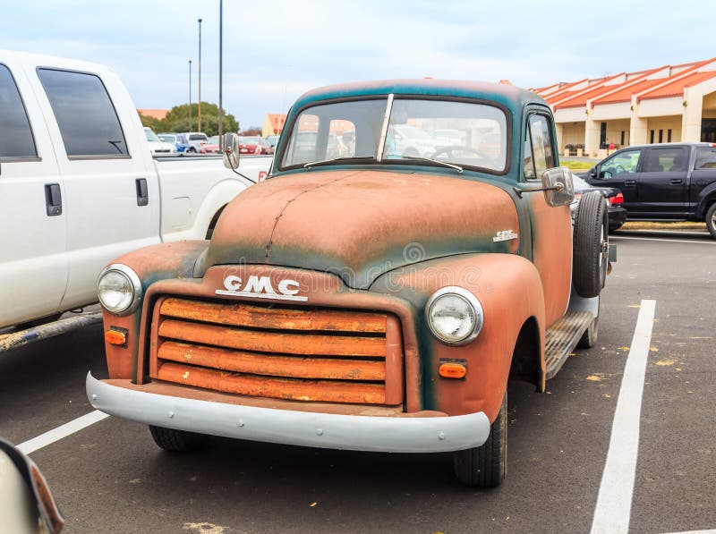 Ржавый грузовой пикап 1949 GMC полно - рабочий стоковое изображение rf Ржавый грузовой пикап 1949 GMC полно - рабочий стоковое изображение rf